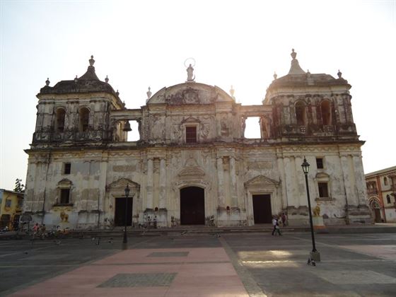 Le&oacute;n